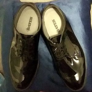 Mens, Bates dress shoes. Size 13 D